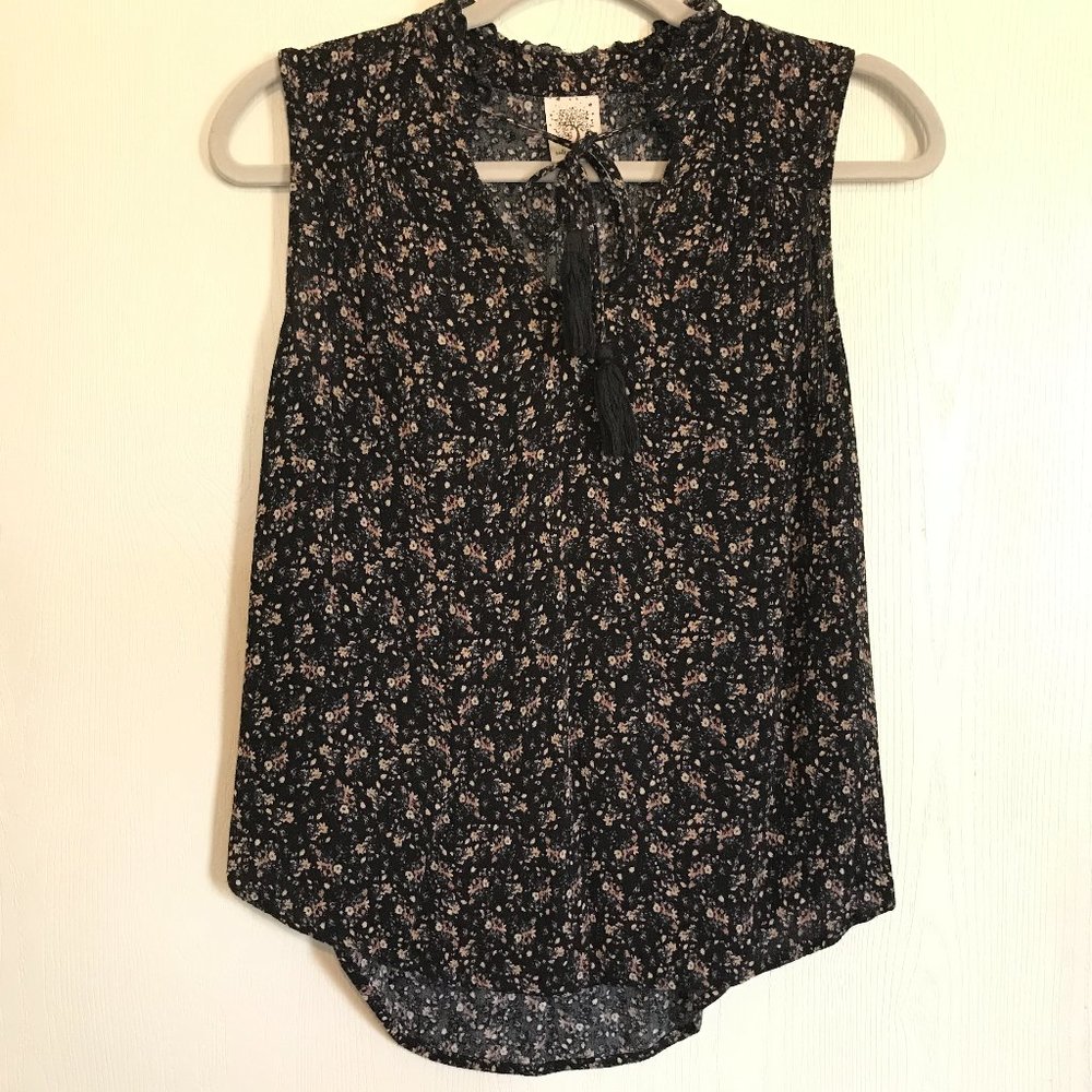 🌻 Self Esteem Sleeveless Top Black Floral Large